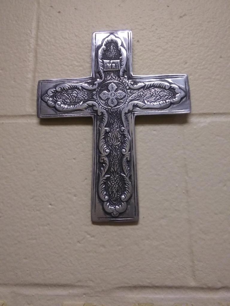 Cross without corpus.